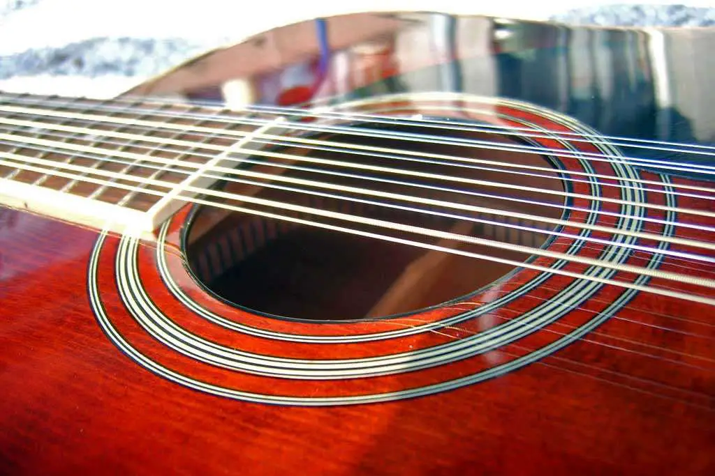 tuning a 12 string, strings tuned, g string pairs, online guitar tuners, guitar tuner apps, higher octave