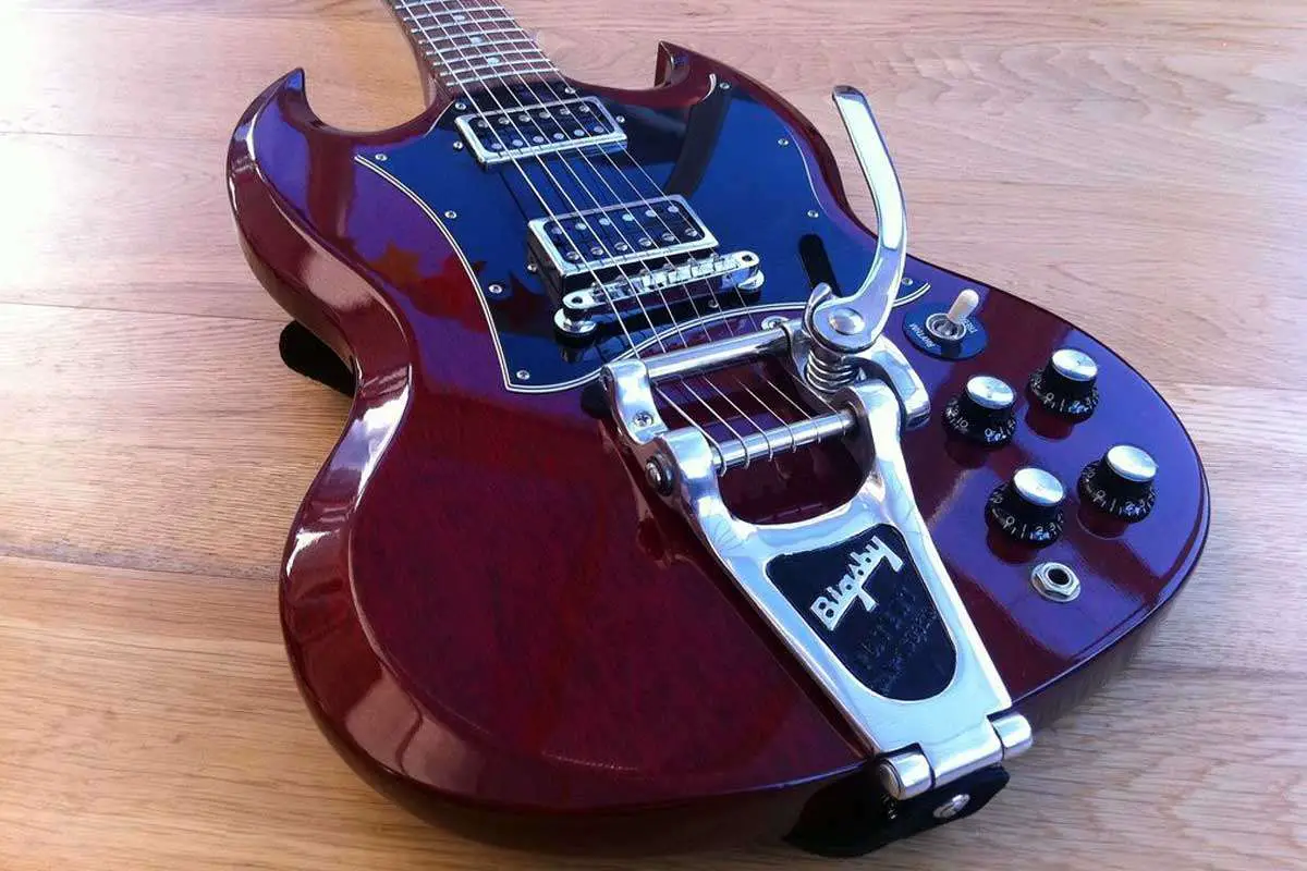 gibson sg with bigsby vibrato