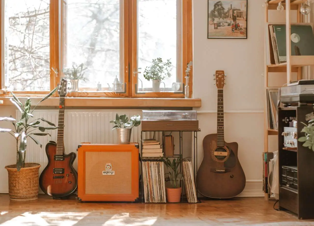 how often should a beginner practice guitar