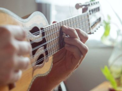 How To Play bar chords on the guitar