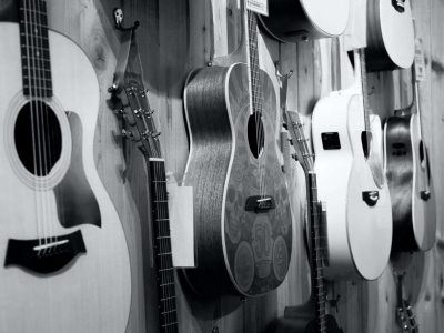 differences between acoustic and classical guitars