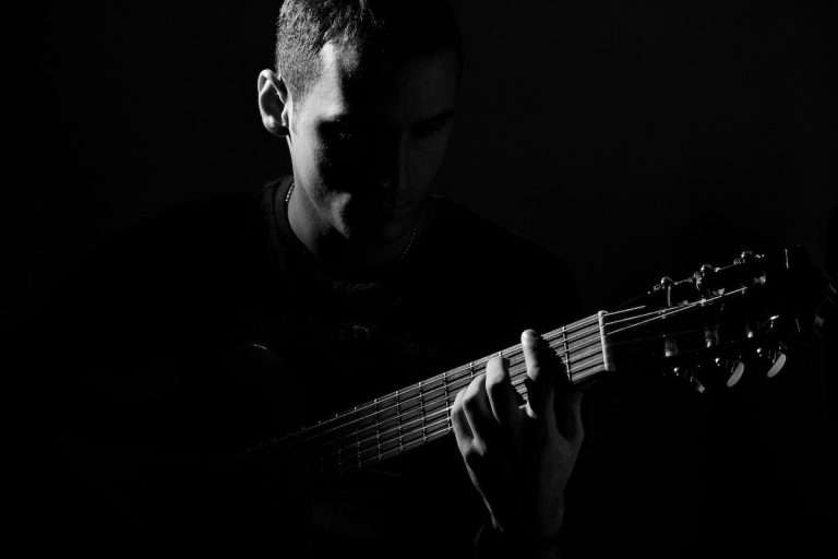 The Minor Scale on Guitar: Patterns, Positions & Theory