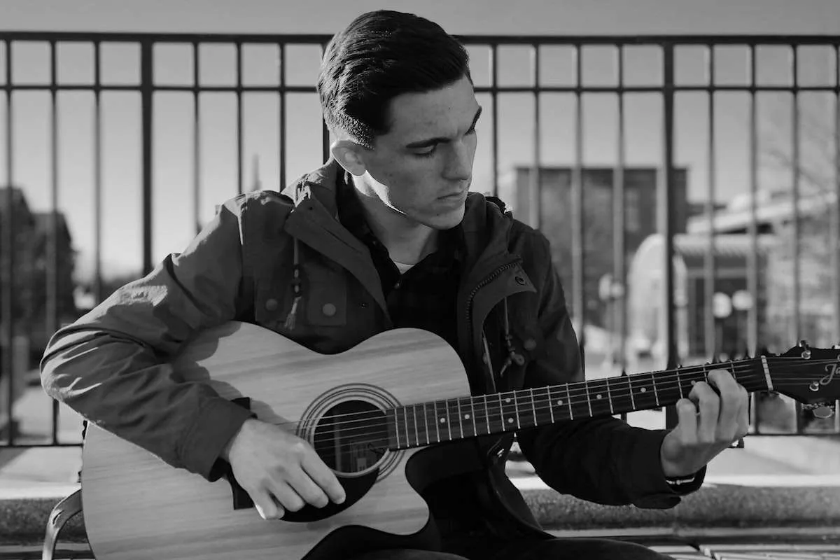 lesson, thumb, play, string, hear, example, most people