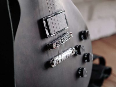 how do guitar pickups work