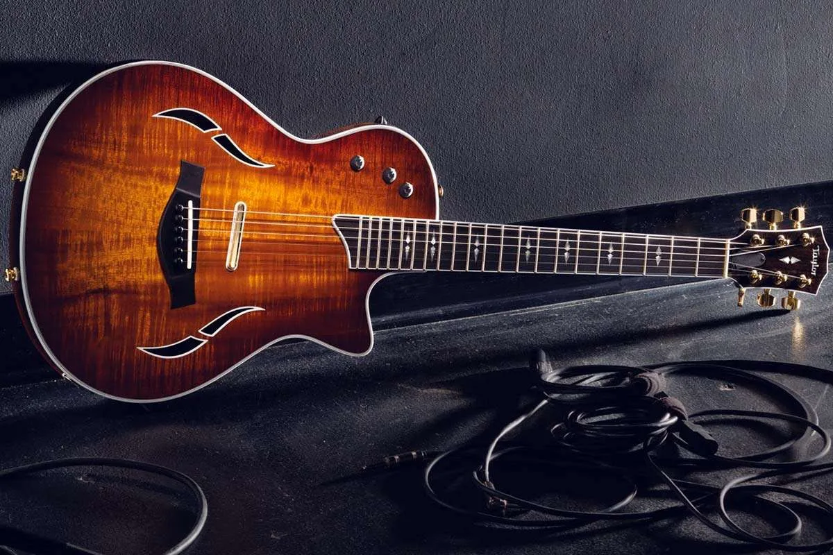 what guitar does taylor swift use