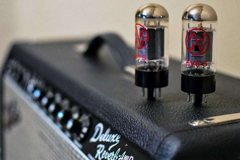 Tube Amp vs Solid State The Differences You Should Know