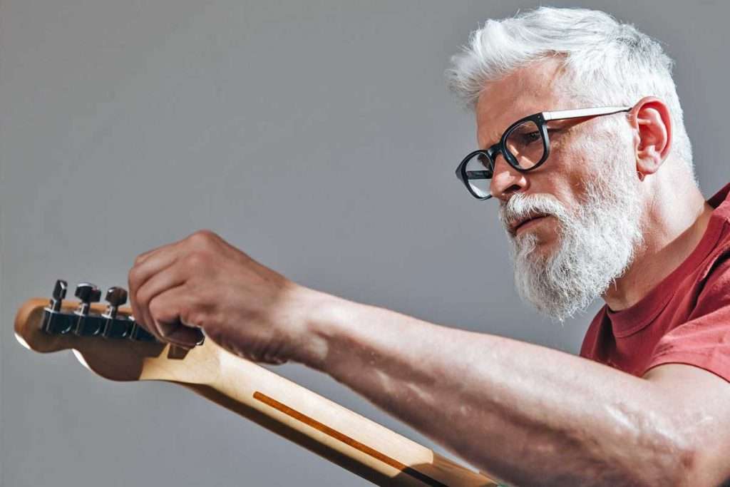 How to Cut Guitar Strings With & Without Wire Cutters STG