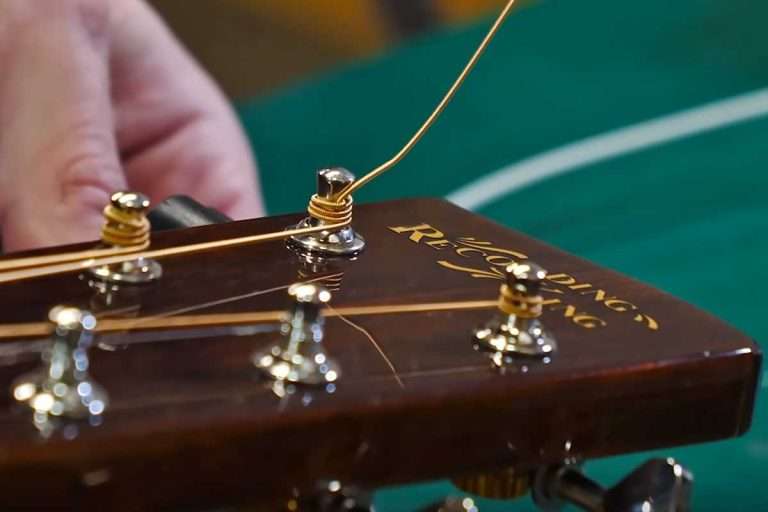 How To Tie A Luthier's Knot - Stay Tuned Guitar