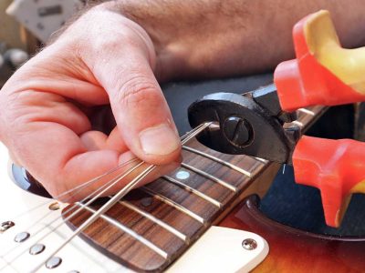 How to Cut Guitar Strings With & Without Wire Cutters