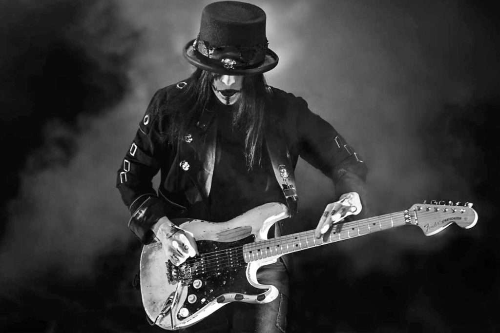 Mick Mars Medical Condition What To Know About Ankylosing Spondylitis