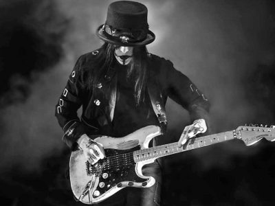 Mick Mars Medical Condition What To Know About Ankylosing Spondylitis