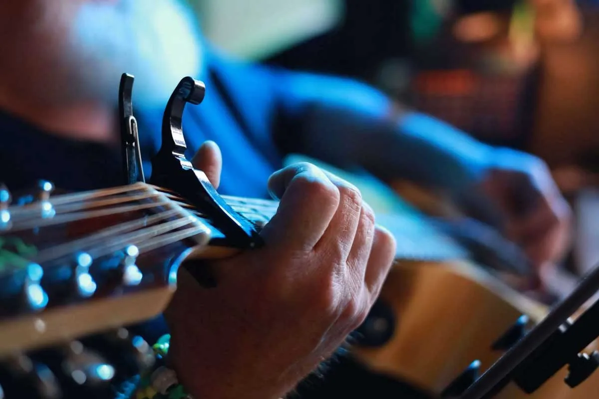 How To Use Capo On Guitar What Styles & When To Use It